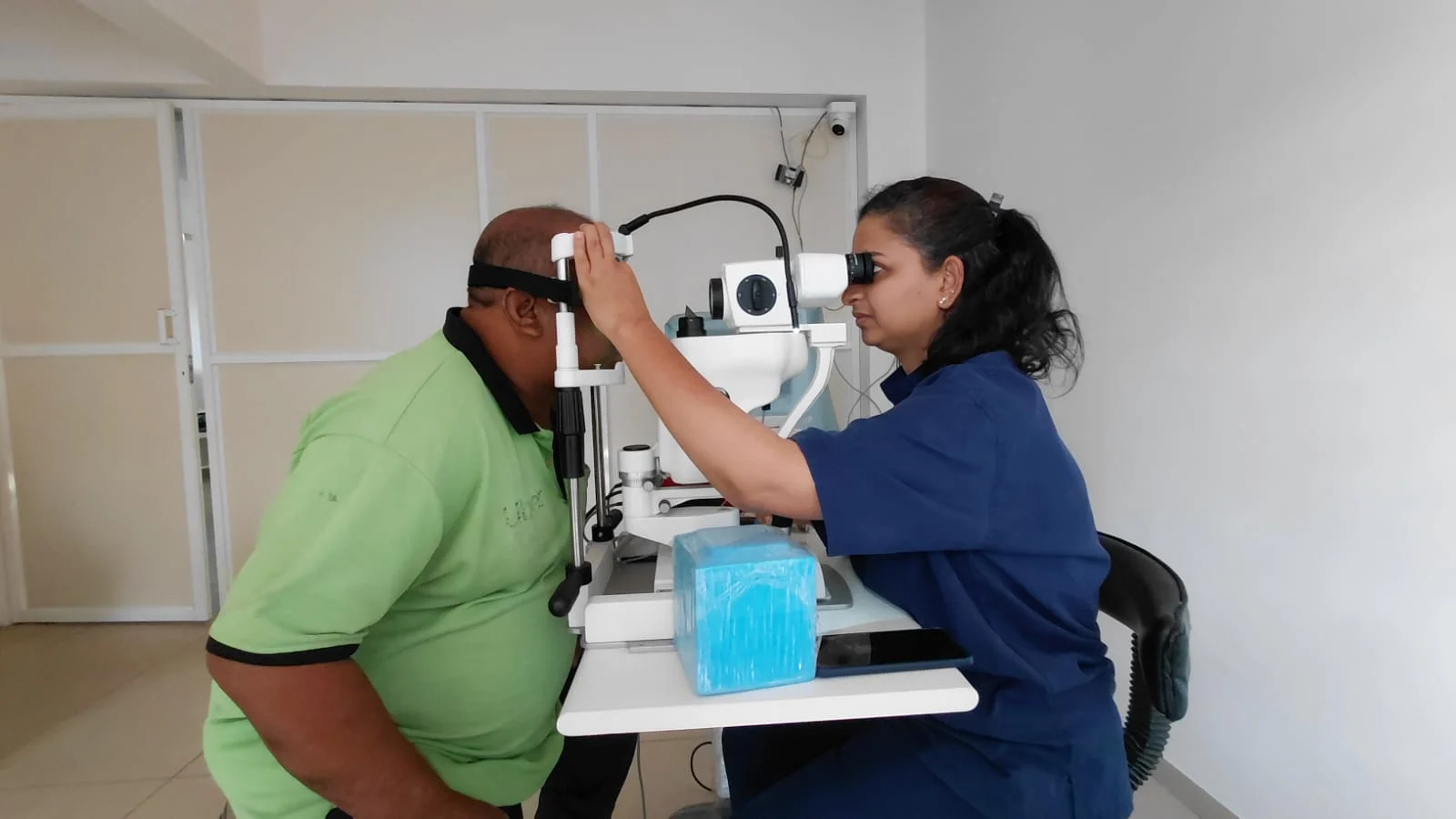 Qualified cataract surgeon in Sangli providing expert eye care
